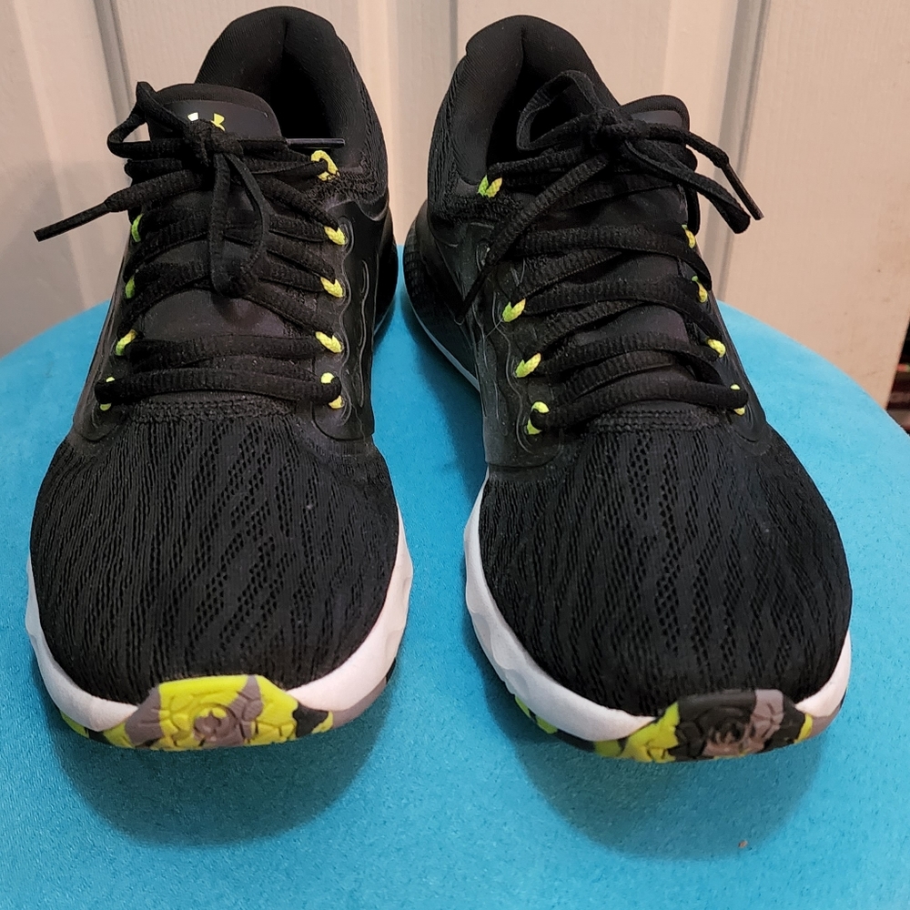 Under Armor tennis shoes